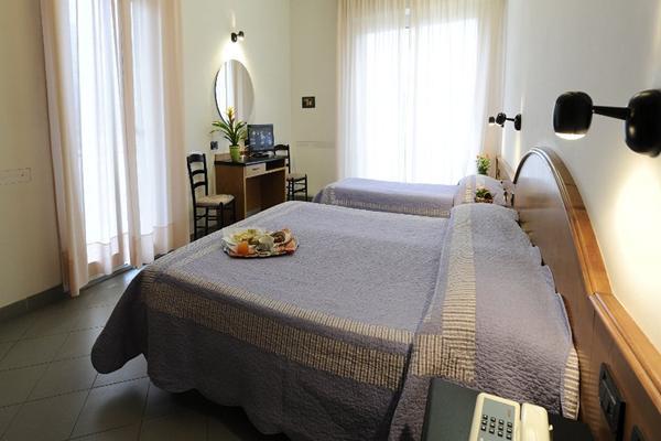 Hotel Adler Алассіо Екстер'єр фото