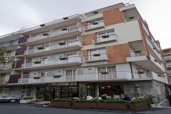 Hotel Adler Алассіо Екстер'єр фото