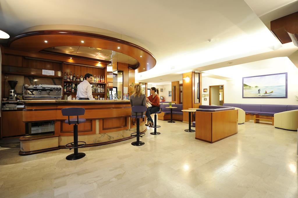 Hotel Adler Алассіо Екстер'єр фото