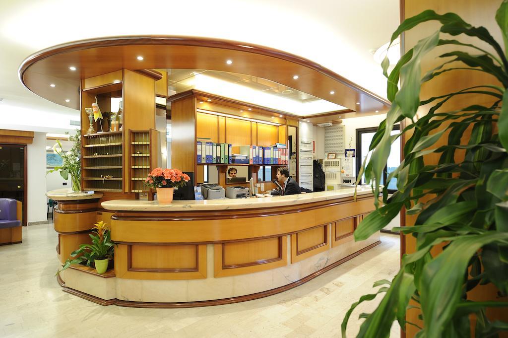 Hotel Adler Алассіо Екстер'єр фото