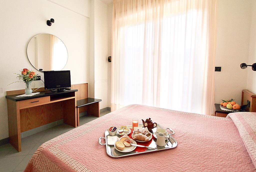 Hotel Adler Алассіо Екстер'єр фото